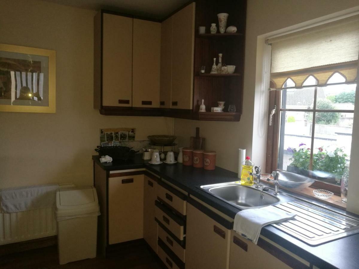 Bed and Breakfast Assaroe House Баллишаннон Экстерьер фото